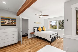 3 bedrooms, iron/ironing board, travel cot, free WiFi