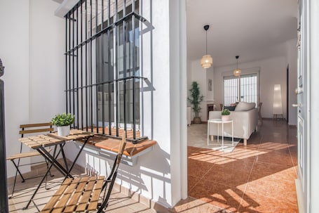 Outdoor dining. Villa 'Marília' with Private Terrace, Wi-Fi and Air Conditioning