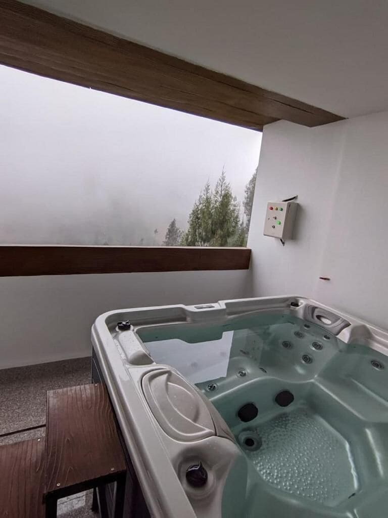 Bañera de hidromasaje al aire libre