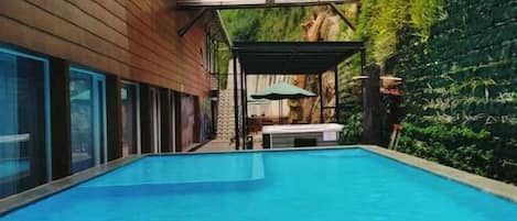 Piscina a l'aire lliure