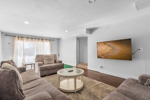 TV, fireplace