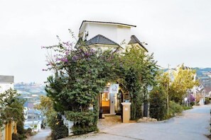 Unclassified image, 3 of 40, button - Adalia Villa With ValeyView - O'TEL (Dalat)