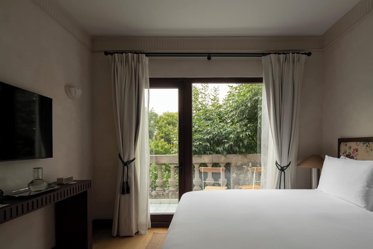 Superior Room, 1 King Bed, Balcony, City View | Premium bedding, memory foam beds, minibar, in-room safe