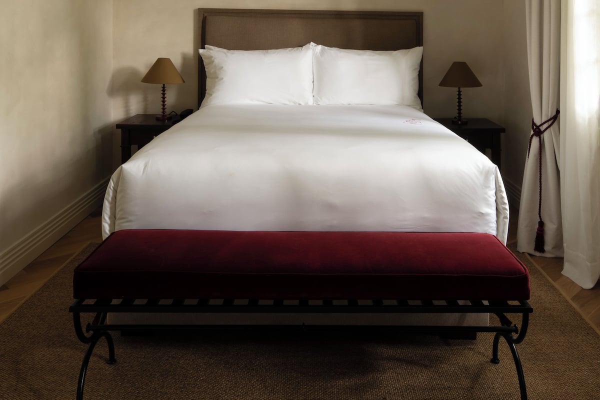 Chambre classique, 1 grand lit | Literie de qualité, lit avec matelas en mousse à mémoire, minibar