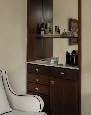 Panoramic Suite, 1 King Bed, City View | Minibar
