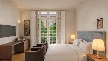 Habitación superior, 1 cama de matrimonio grande, vistas a la ciudad | Ropa de cama de alta calidad, colchones viscoelásticos, minibar