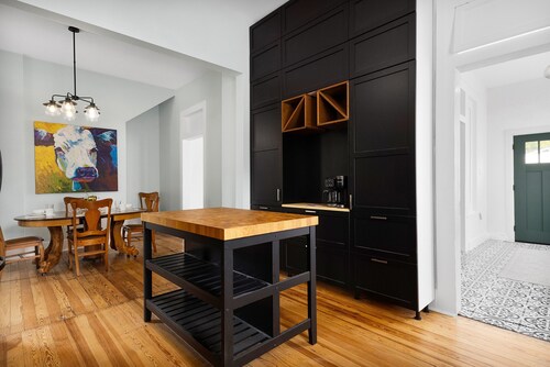 Historic Seguin Stay ~ Close to Downtown