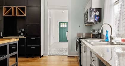 Historic Seguin Home | Walk Downtown | Pets OK
