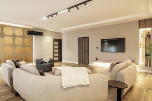 Economy Apartment, Balcony, City View | Living area