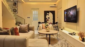 Economy Apartment, Balcony, City View | Living area