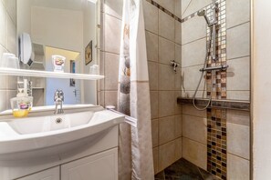 Shower, free toiletries, hair dryer, towels