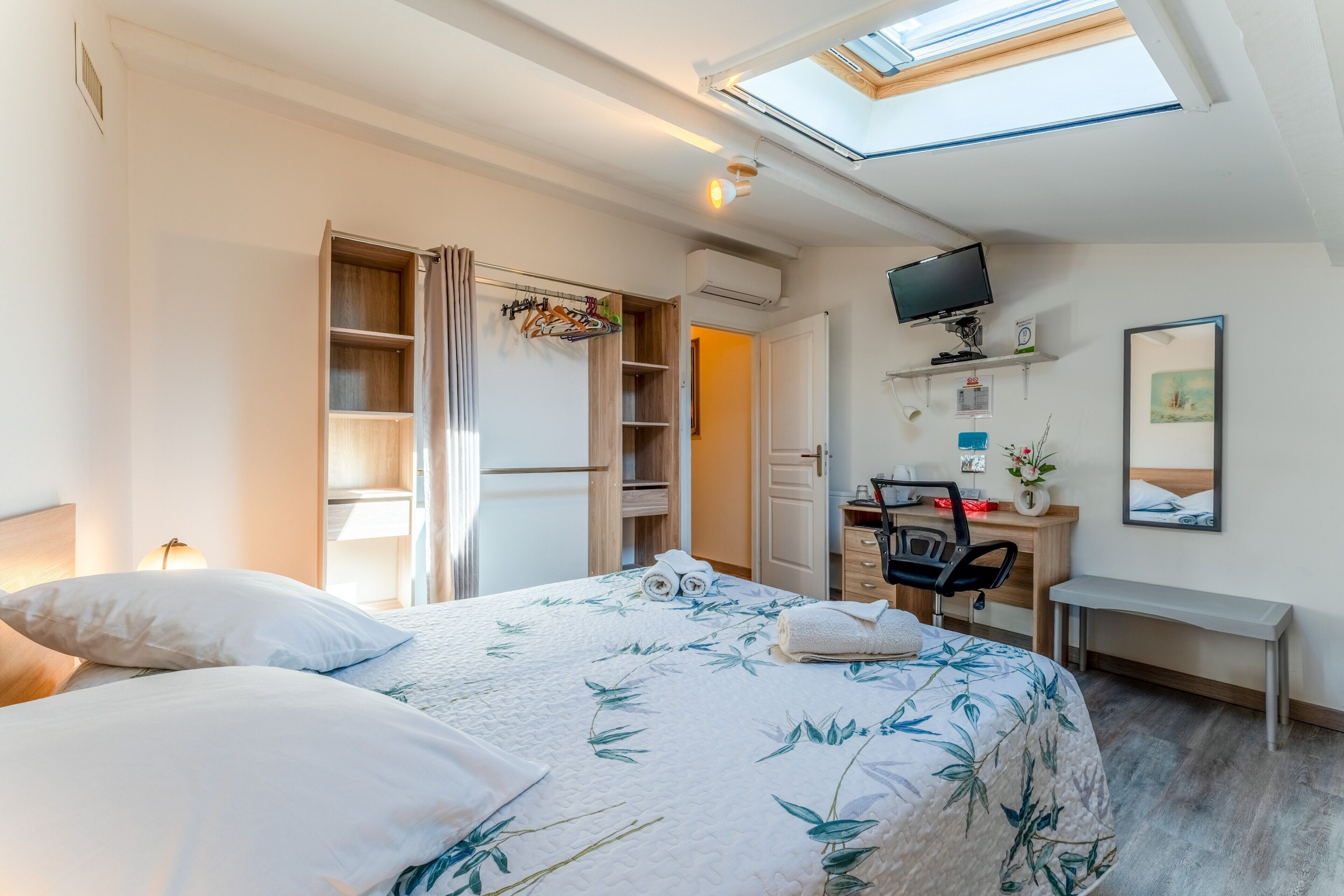 1 Schlafzimmer, Schreibtisch, WLAN, Bettwäsche