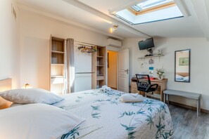1 Schlafzimmer, Schreibtisch, WLAN, Bettwäsche