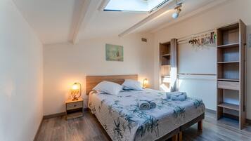 1 Schlafzimmer, Schreibtisch, WLAN, Bettwäsche