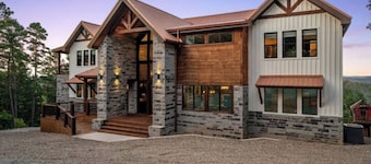 Lakeview Lodge: Pool, Spa, Sleeps 30