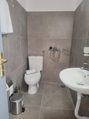 Bathroom - Vasilis Studios & Apartments (Kos)