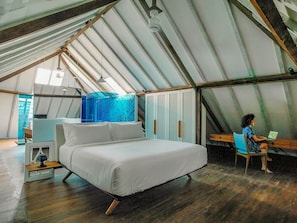 5 habitaciones, tabla de planchar con plancha y acceso a internet