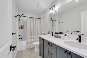 Hair dryer, towels, soap, shampoo - Luxury House in SE Calgary (AC/Garage/BBQ) (Calgary)