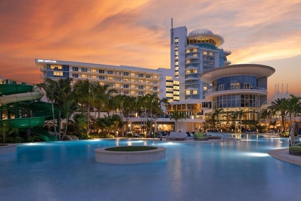 Een verwarmd zwembad