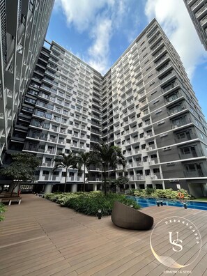 Exterior - Cozy and stylish 1 Br w/ Balcony near MOA, SMX, & NAIA airport. Fully furnished! (Pasay City)