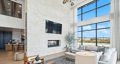 G01 Luxury Living DT Forth Worth 2BD2B Resort Style Amenities, Golf Sim