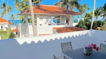 Villa, 2 soverom, terrasse | Hageutsikt