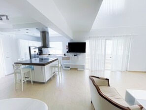 Penthouse, 3 Bedrooms | Private kitchen