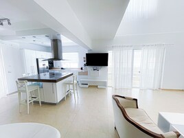 Penthouse, 3 Bedrooms | Private kitchen | Fridge, microwave, stovetop, coffee/tea maker