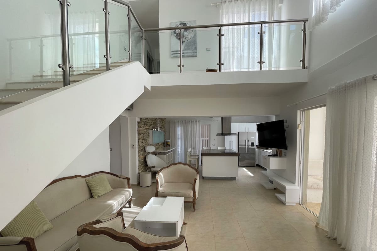 Penthouse, 3 Bedrooms | In-room dining