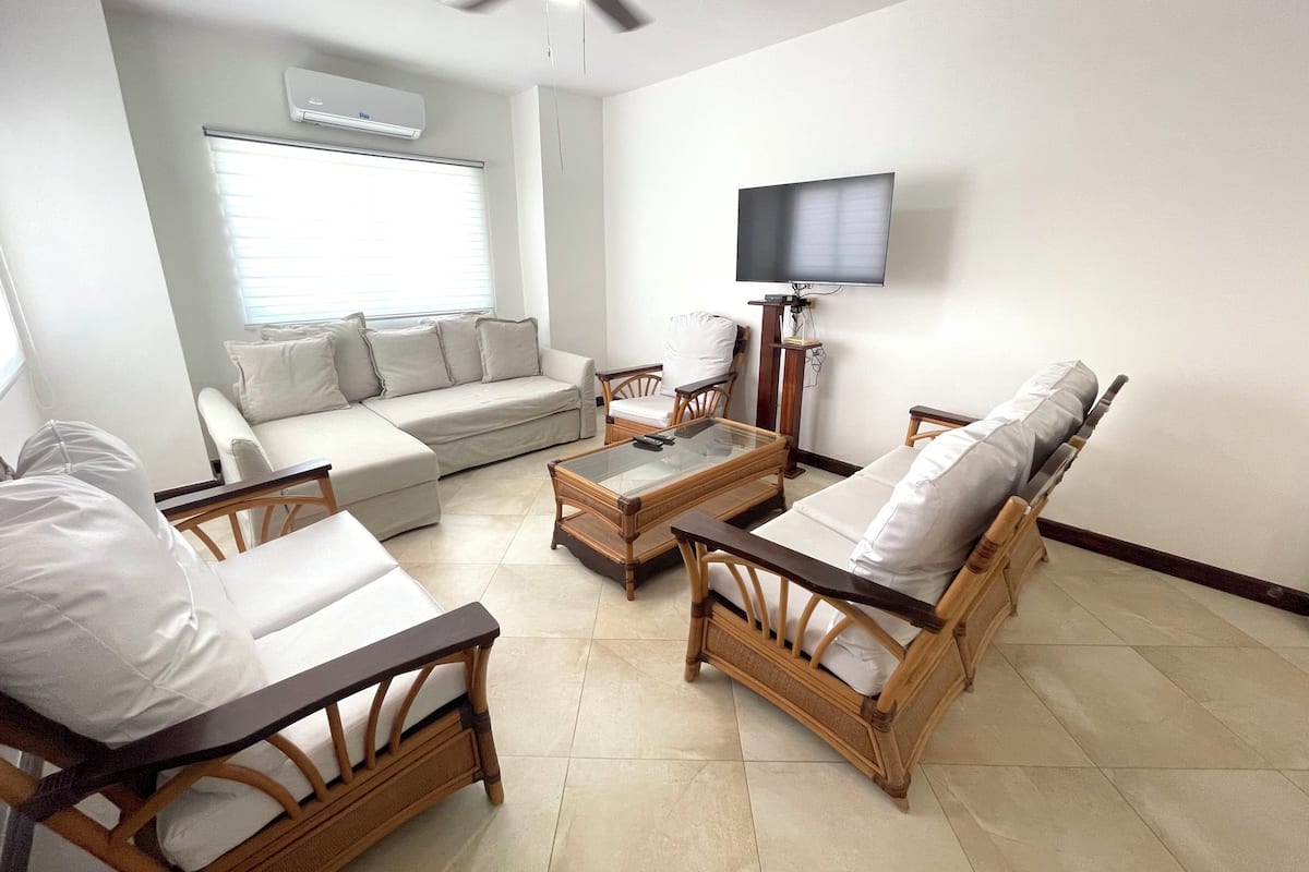 Apartment, 1 Bedroom, Beachside | Living area