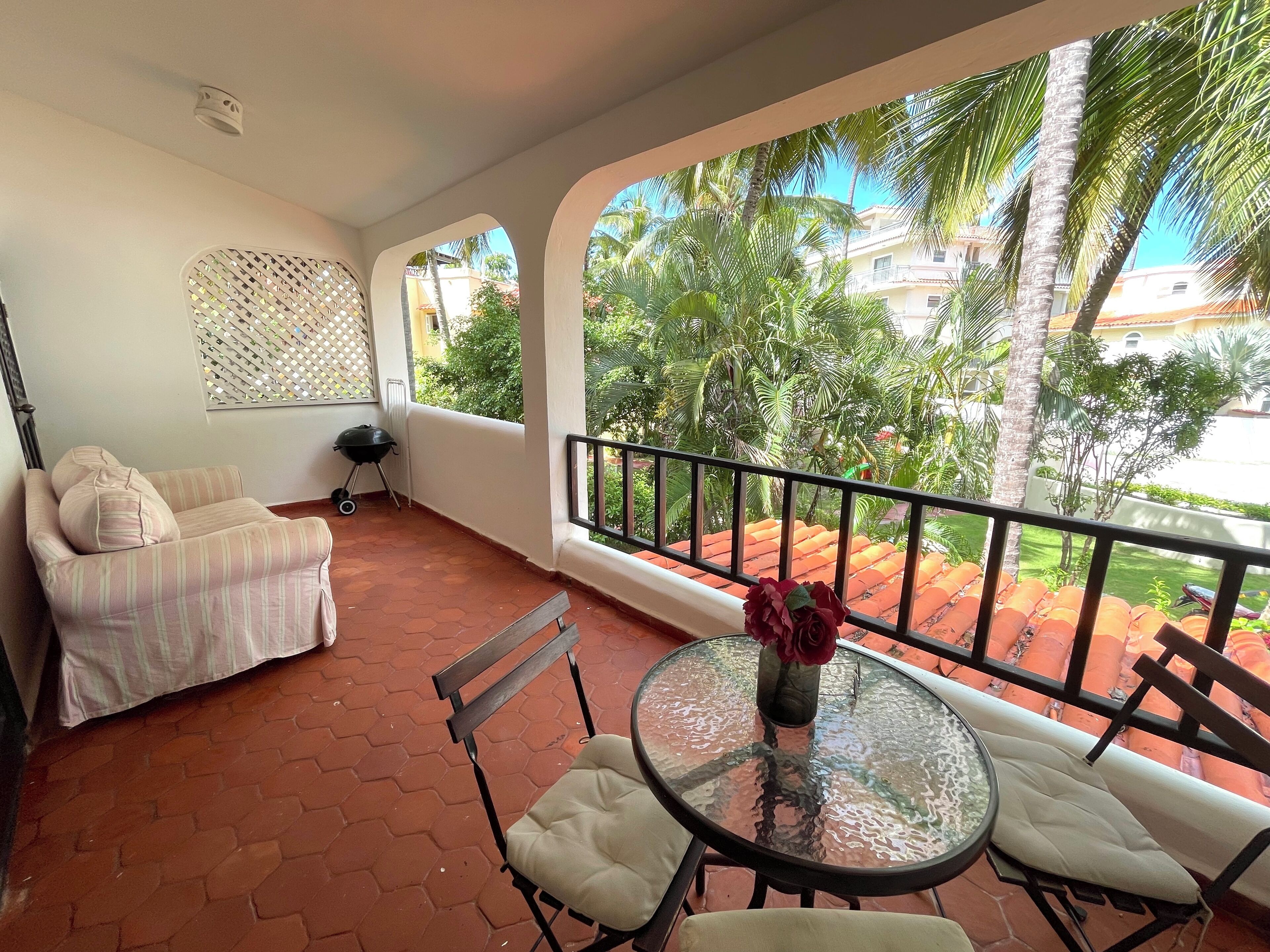 Villa, balkong, hageutsikt | Terrasse/patio