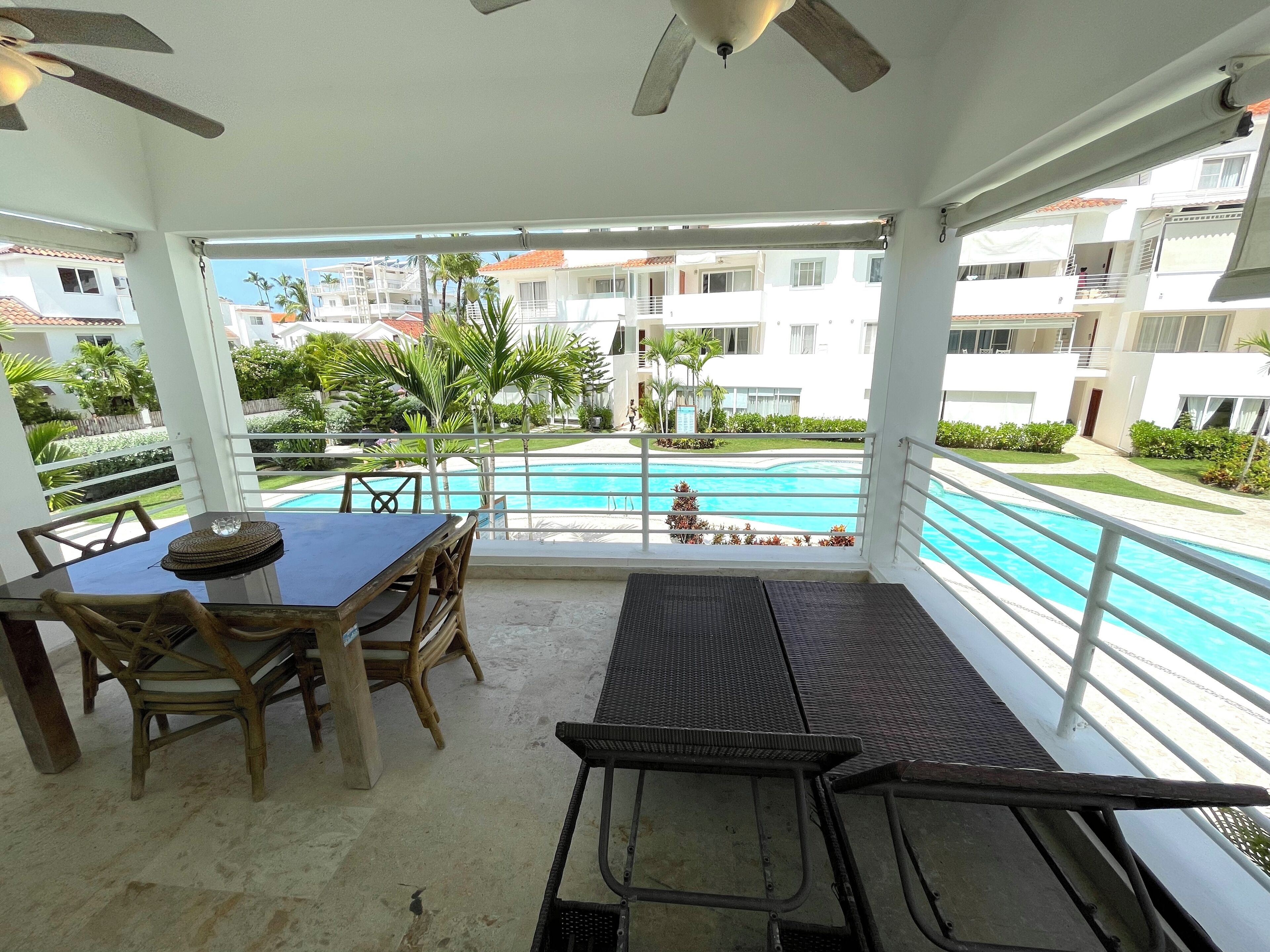 Villa, ved basseng | Terrasse/patio