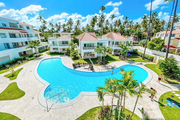 Apartment, 2 Bedrooms, Poolside | Pemandangan dari bilik