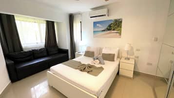 Vila, 2 quartos, no jardim | Lençóis italianos Frette, roupas de cama premium, edredons de pluma