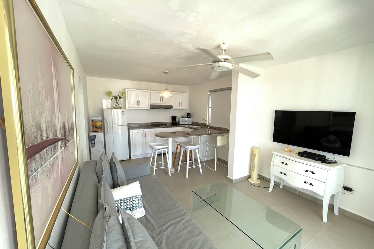 Apartment, 1 Bedroom, Balcony, Ocean View | Private kitchen | Fridge, microwave, stovetop, cookware/dishes/utensils
