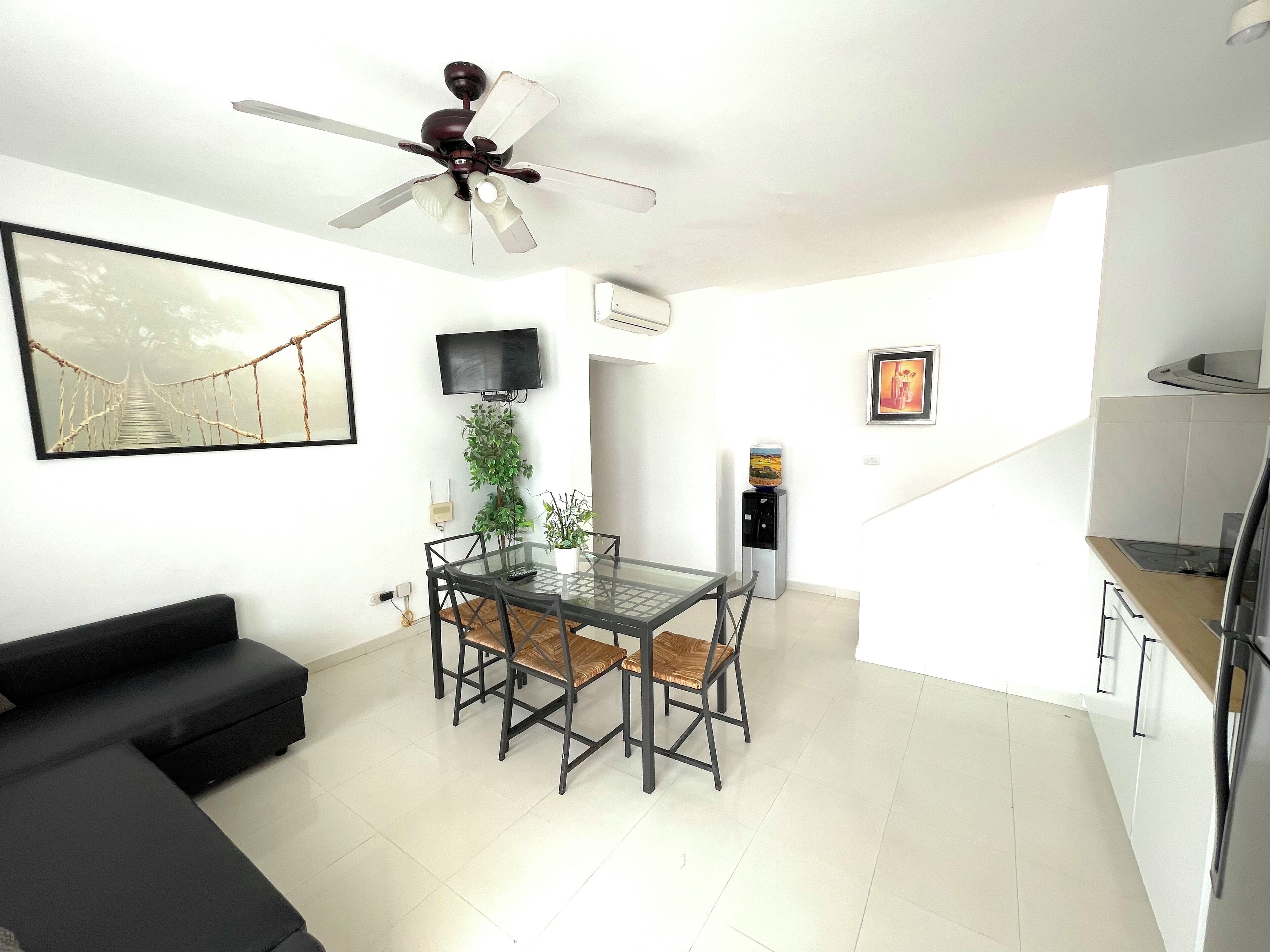 Loftsleilighet, terrasse | Eget kjøkken | Kjøleskap, mikrobølgeovn, kokeplater og kaffetrakter/tekoker