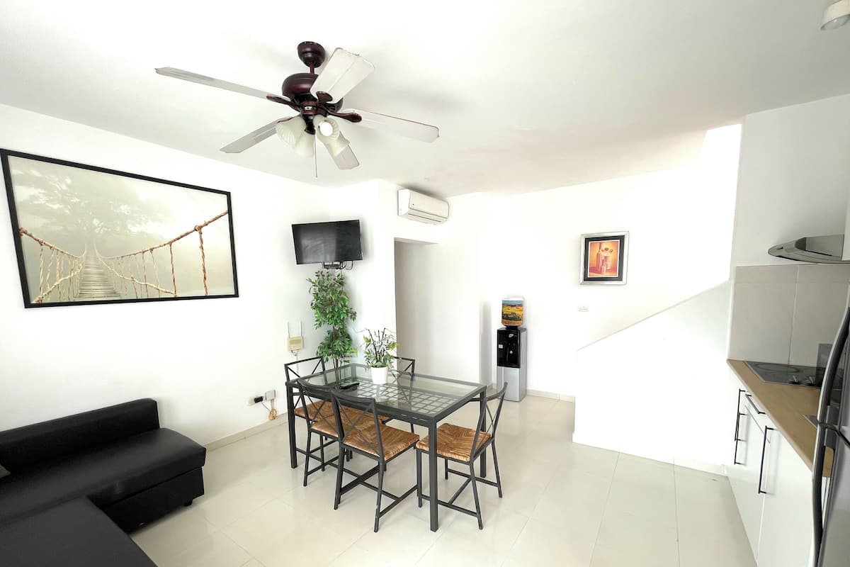 Penthouse, Terrace | Private kitchen | Fridge, microwave, stovetop, cookware/dishes/utensils