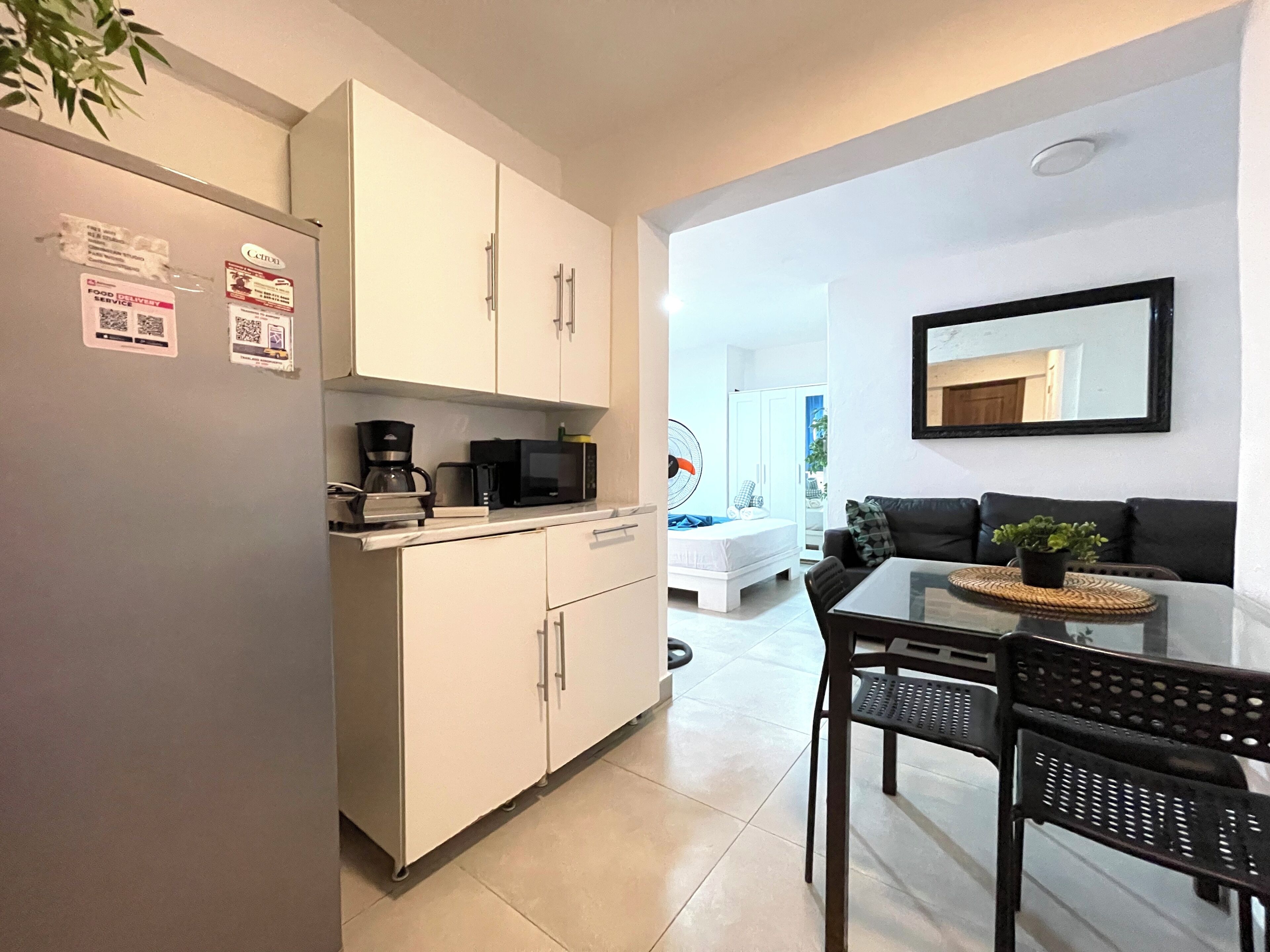 Studio, ved stranden | Eget kjøkken | Kjøleskap, mikrobølgeovn, kokeplater og kaffetrakter/tekoker