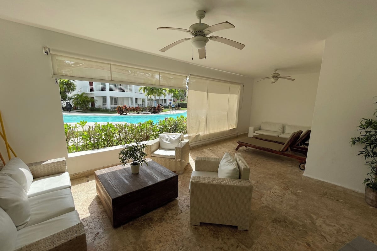 Apartment, 2 Bedrooms, Terrace, Poolside | Living area