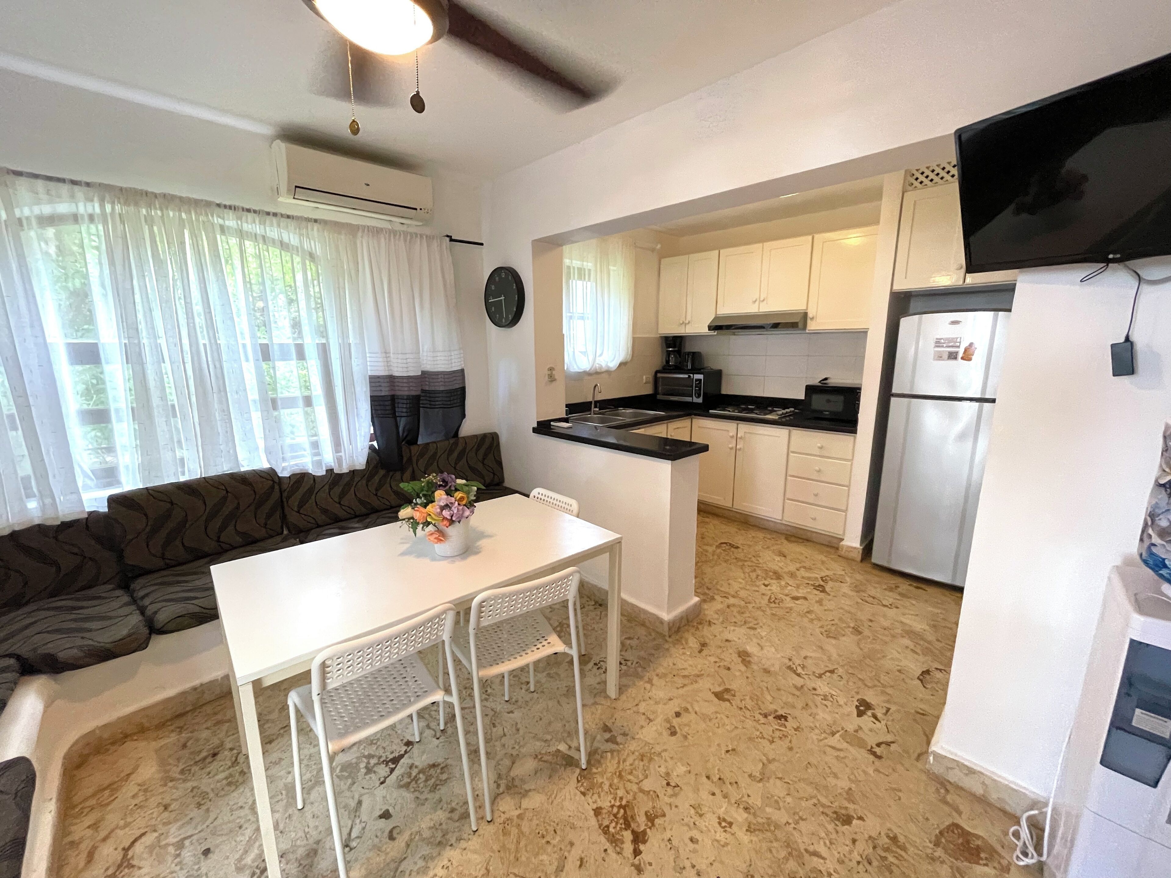 Villa, 3 soverom, hageområde | Spiseområde på rommet