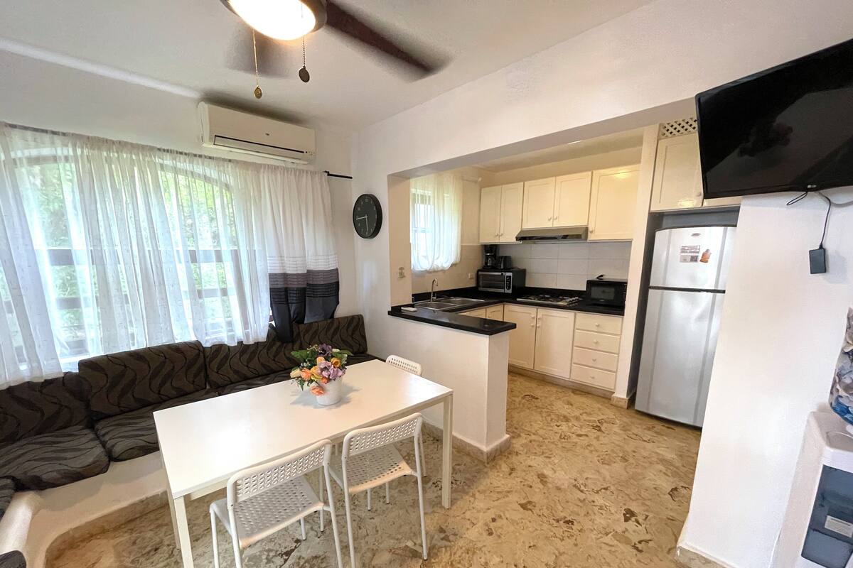 Villa, 3 chambres, côté jardin | Repas dans la chambre