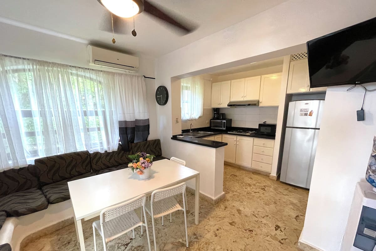 Villa, 3 Bedrooms, Garden Area | In-room dining