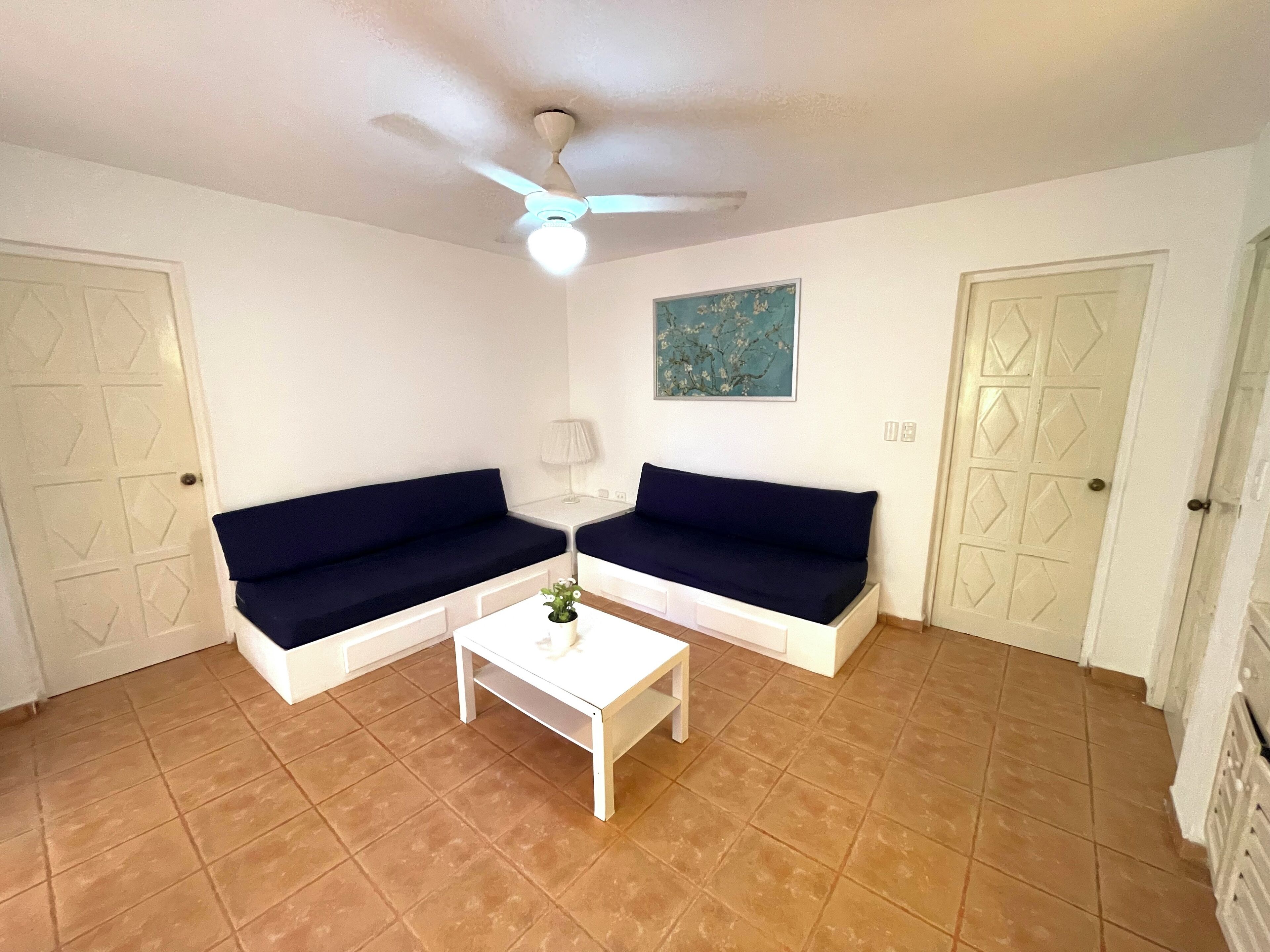 Villa, 2 soverom, hageutsikt | Oppholdsområde | LED-TV