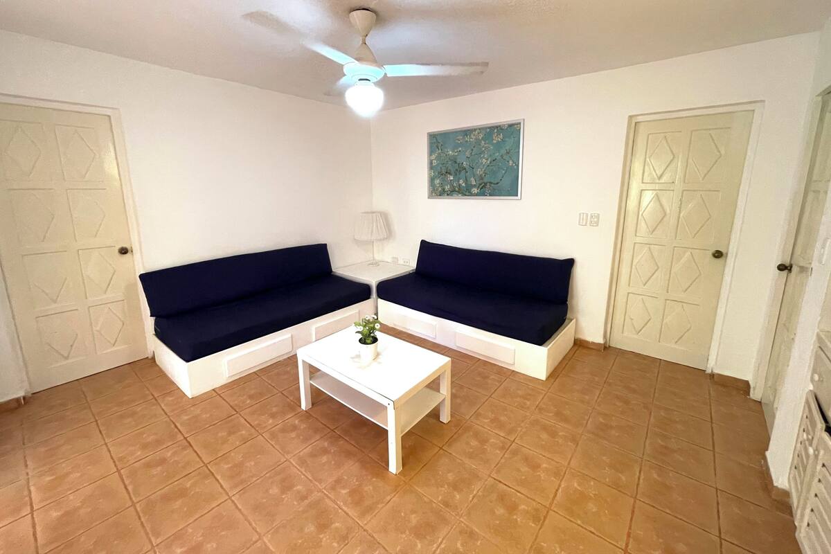 Villa Deluxe, 2 chambres, accès à la piscine, vue sur le jardin | Aire de séjour | Téléviseur à DEL