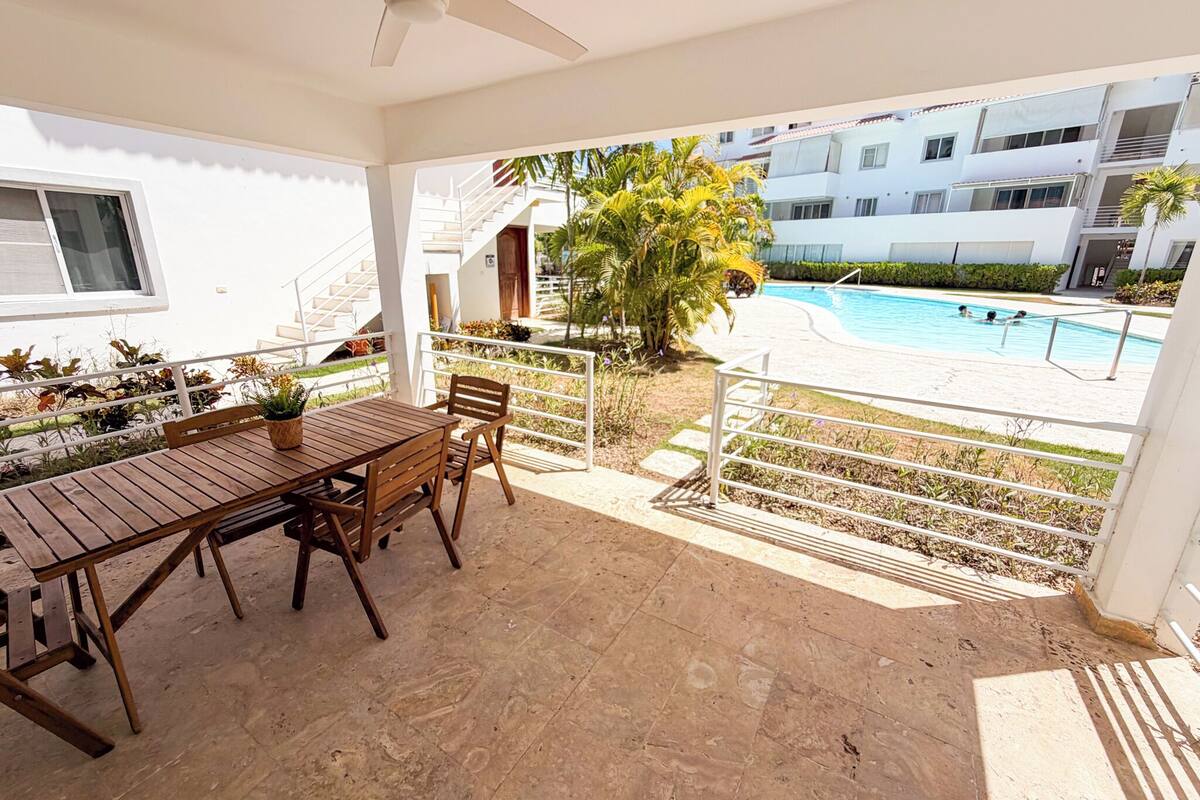 Villa supérieure, 2 chambres, vue sur la piscine | Terrasse/patio