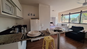 Coffee/tea maker, fridge, microwave, stovetop