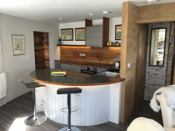 雪櫃、微波爐、焗爐、爐具