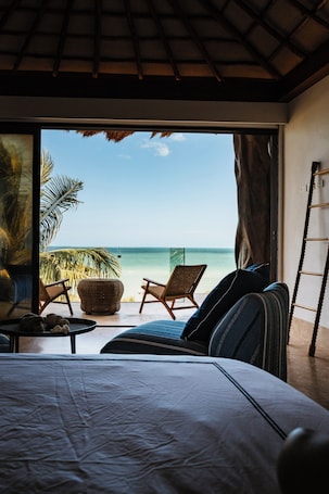Casa Deluxe, balcón, vistas a la playa | Ropa de cama de alta calidad, edredones de plumas, caja fuerte. Trobbu Boutique Collection San Bruno - Full pension