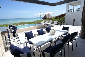 Casa familiar, balcón, vistas a la playa | Terraza o patio