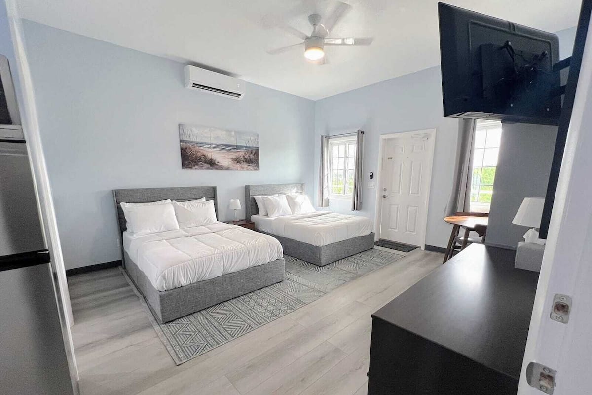 Habitació Deluxe, vistes al port | Escriptori i espai de treball apte per a portàtils